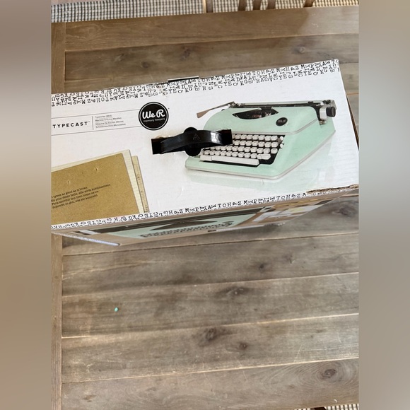We R Memory Keepers | Typecast Typewriter | Mint | IN BOX - Picture 3 of 8
